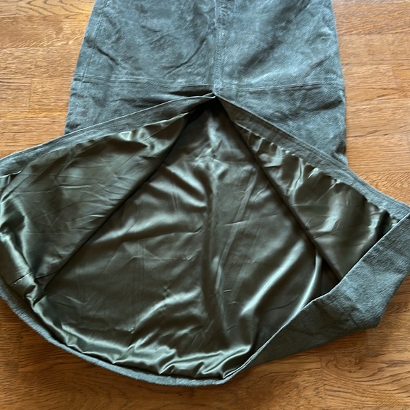 BNWT Blank NYC green (Hunter) suede maxi skirt.  Size 24. - Picture 5 of 10